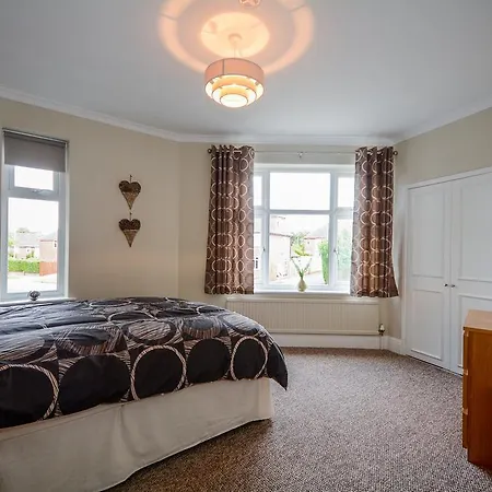 Hollybank Apartman *